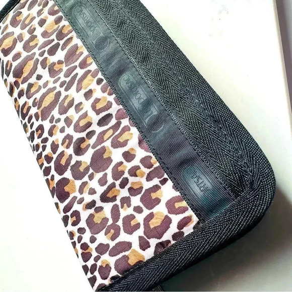 NWOT LeSportsac Leopard Nylon Travel Passport Zip Around Wallet - Picture 7 of 7
